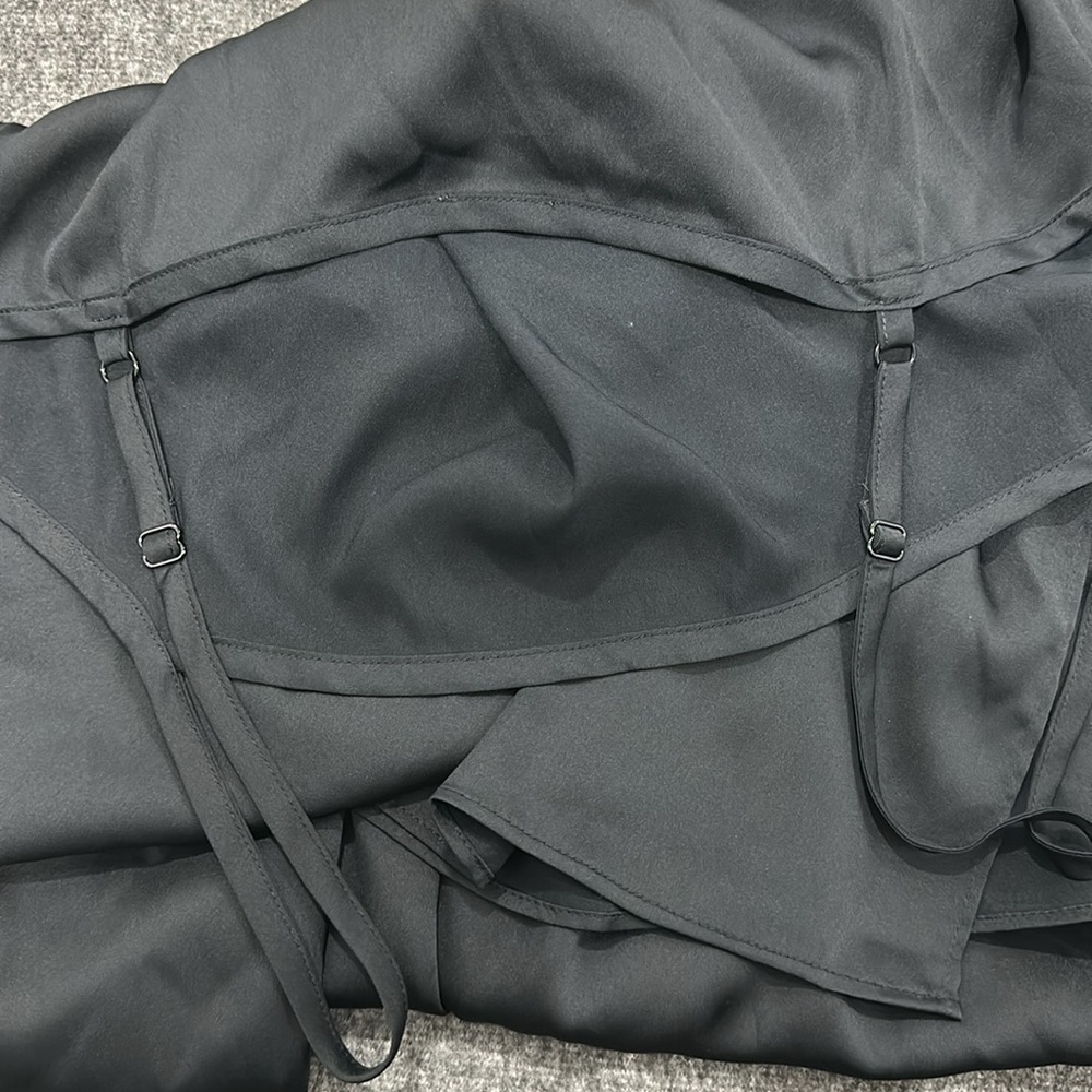 Amazon Slit Dress - Picture 5 of 6